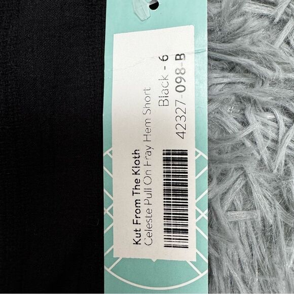 Kut from the Kloth Celeste Pull On Fray Hem Black Shorts Size 6 NWT - Picture 3 of 8